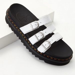 NWOT DR MARTENS BLAIRE SLIDE